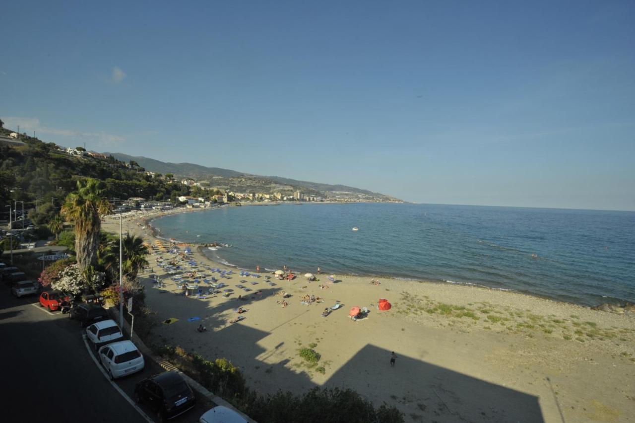 Albero Maestro On Bussana Seaside Appartement *